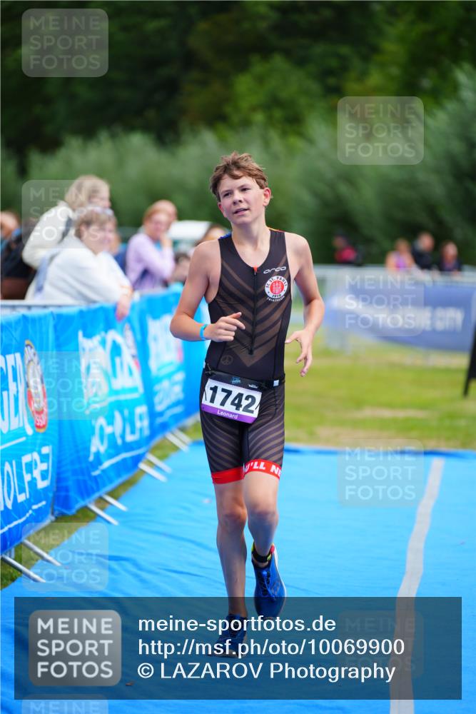 30.08.2026 - Elbe Triathlon Hamburg LAZAROV Photography http://msf.ph/oto/10069900 30.08.2026 12:43:49 Ziel 1742 meine-sportfotos.de