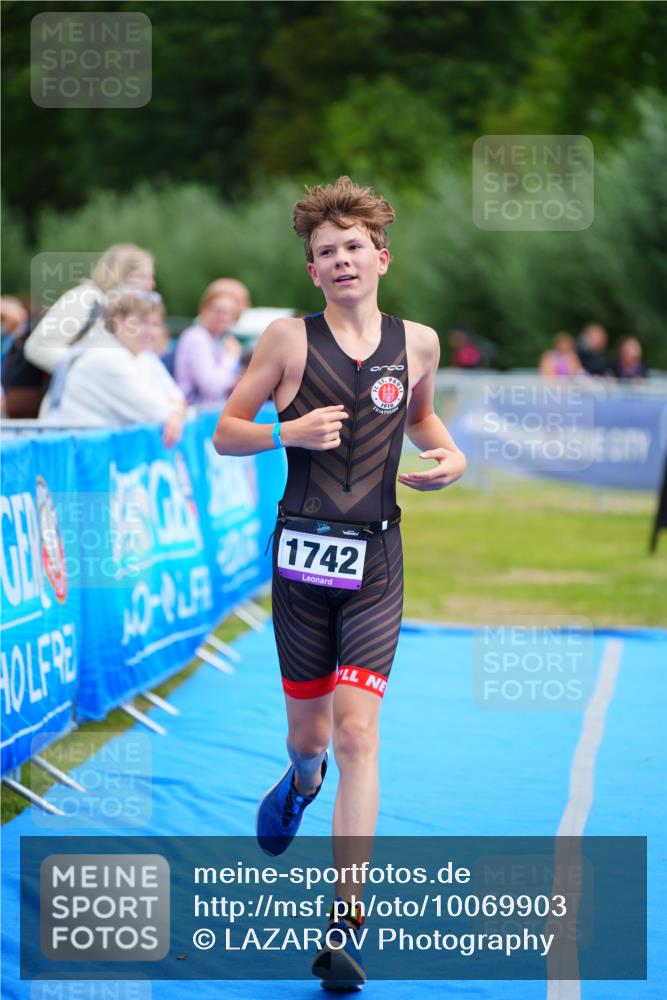 30.08.2026 - Elbe Triathlon Hamburg LAZAROV Photography http://msf.ph/oto/10069903 30.08.2026 12:43:49 Ziel 1742 meine-sportfotos.de