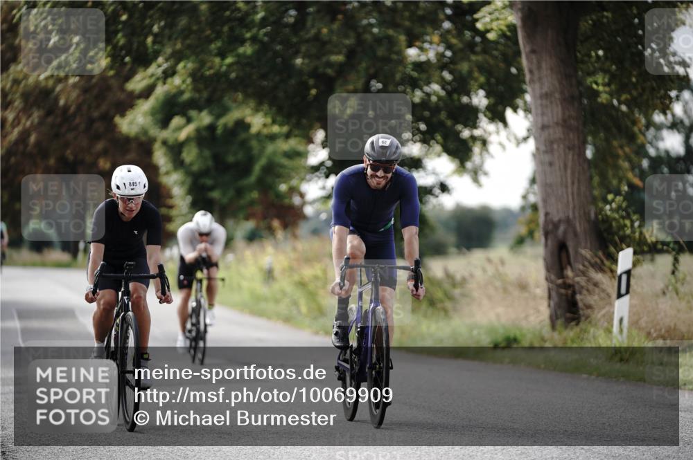 30.08.2026 - Elbe Triathlon Hamburg Michael Burmester http://msf.ph/oto/10069909 30.08.2026 09:50:08 Radfahren 444, 659, 715, 845 meine-sportfotos.de