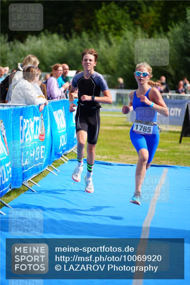 30.08.2026 - Elbe Triathlon Hamburg LAZAROV Photography http://msf.ph/oto/10069920 30.08.2026 12:44:12 Ziel 1747, 1765 meine-sportfotos.de