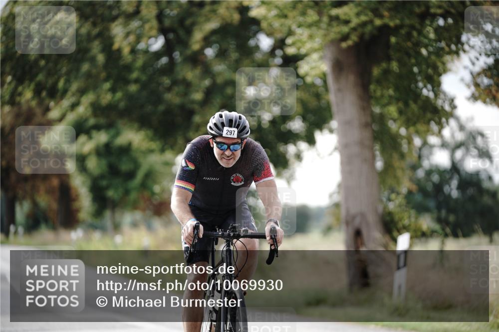 30.08.2026 - Elbe Triathlon Hamburg Michael Burmester http://msf.ph/oto/10069930 30.08.2026 09:50:28 Radfahren 297, 501, 735 meine-sportfotos.de
