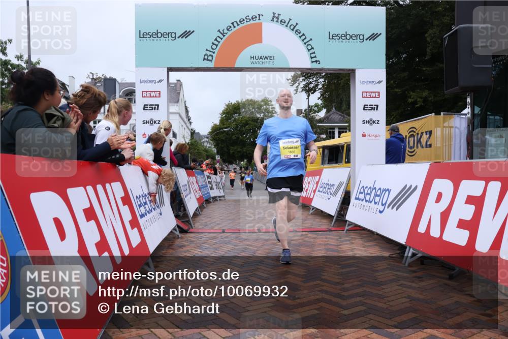 30.08.2026 - Blankeneser Heldenlauf Lena Gebhardt http://msf.ph/oto/10069932 30.08.2026 10:05:29 Ziel 1107, 1656, 1657, 1658, 1659 meine-sportfotos.de