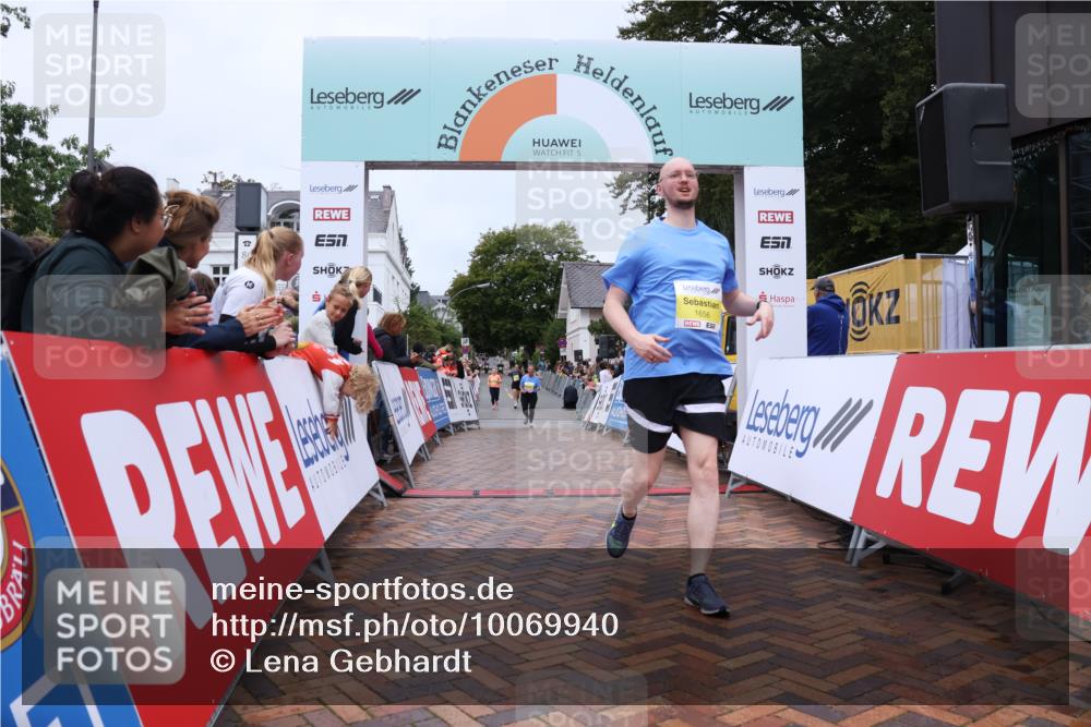 30.08.2026 - Blankeneser Heldenlauf Lena Gebhardt http://msf.ph/oto/10069940 30.08.2026 10:05:29 Ziel 1107, 1656, 1657, 1658, 1659 meine-sportfotos.de