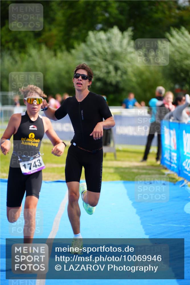30.08.2026 - Elbe Triathlon Hamburg LAZAROV Photography http://msf.ph/oto/10069946 30.08.2026 12:44:45 Ziel 1743, 1745 meine-sportfotos.de