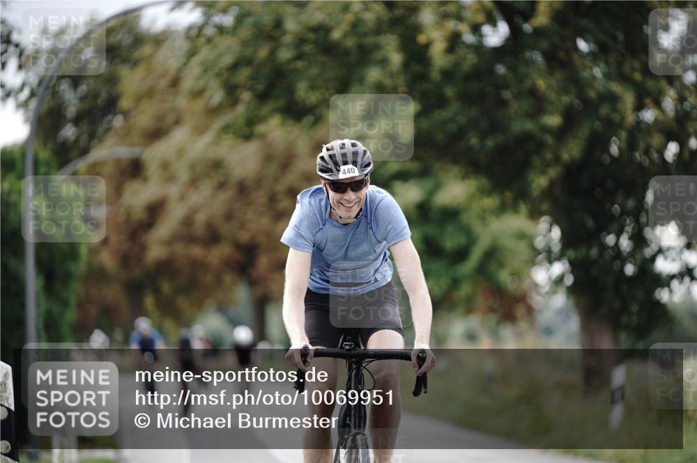 30.08.2026 - Elbe Triathlon Hamburg Michael Burmester http://msf.ph/oto/10069951 30.08.2026 09:50:49 Radfahren 281, 398, 440, 514, 629, 800 meine-sportfotos.de
