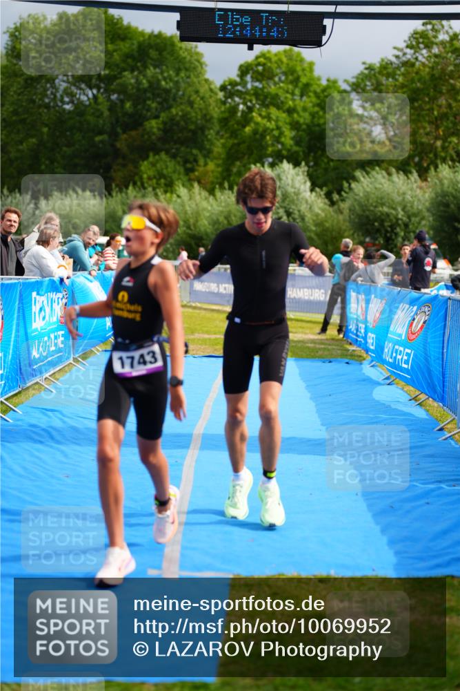 30.08.2026 - Elbe Triathlon Hamburg LAZAROV Photography http://msf.ph/oto/10069952 30.08.2026 12:44:46 Ziel 1743, 1745 meine-sportfotos.de