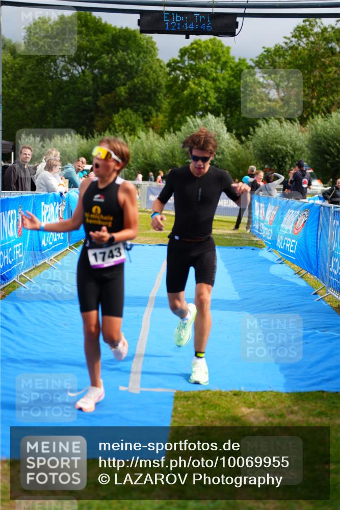 30.08.2026 - Elbe Triathlon Hamburg LAZAROV Photography http://msf.ph/oto/10069955 30.08.2026 12:44:46 Ziel 1743, 1745 meine-sportfotos.de