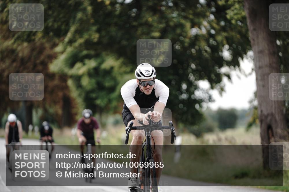 30.08.2026 - Elbe Triathlon Hamburg Michael Burmester http://msf.ph/oto/10069965 30.08.2026 09:51:02 Radfahren 525, 584, 660, 696, 775 meine-sportfotos.de
