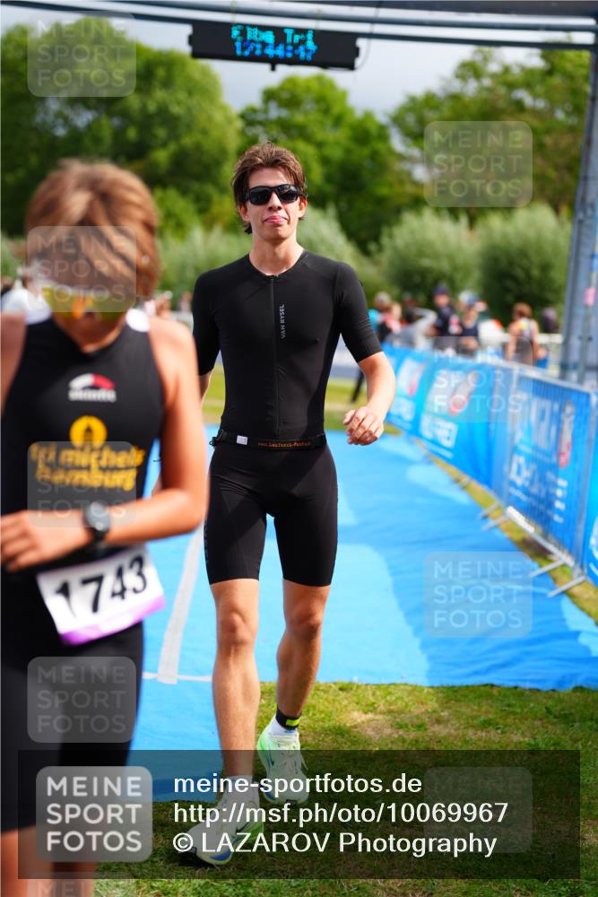 30.08.2026 - Elbe Triathlon Hamburg LAZAROV Photography http://msf.ph/oto/10069967 30.08.2026 12:44:48 Ziel 1743, 1745 meine-sportfotos.de