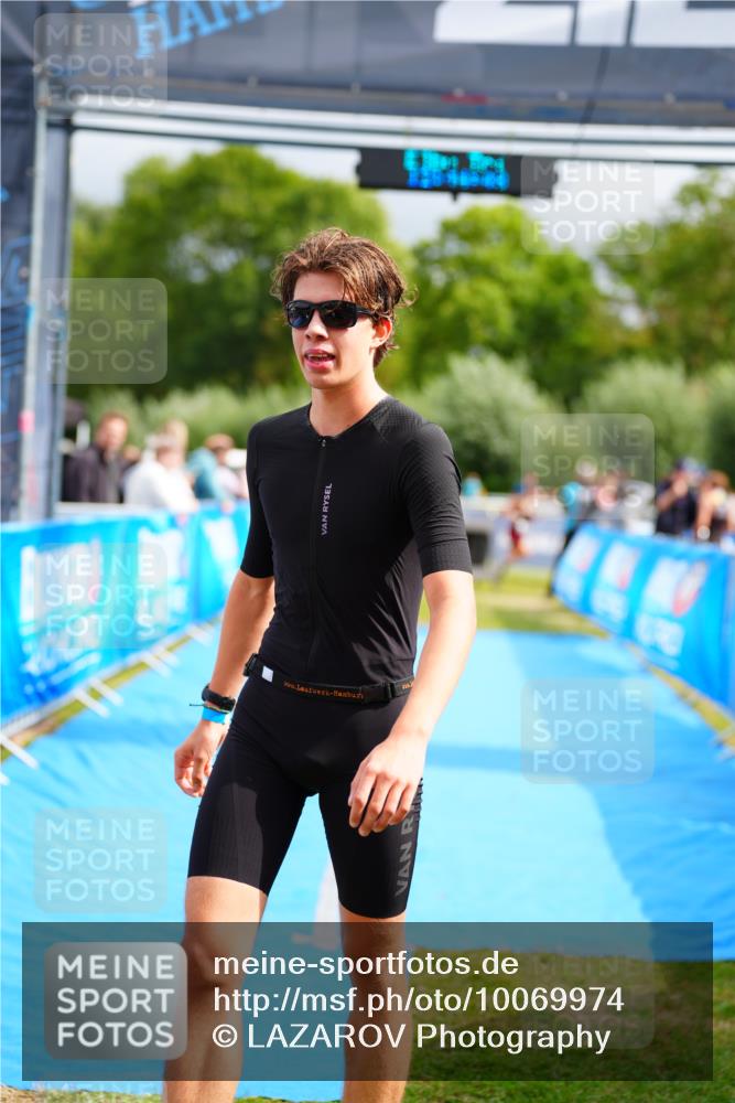 30.08.2026 - Elbe Triathlon Hamburg LAZAROV Photography http://msf.ph/oto/10069974 30.08.2026 12:44:49 Ziel 1743, 1745 meine-sportfotos.de