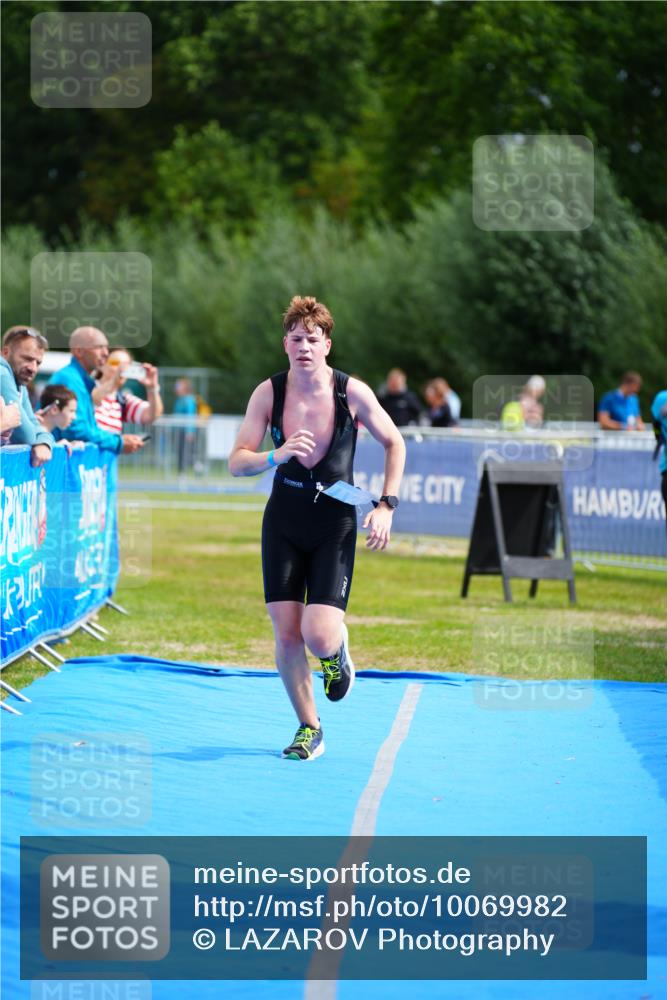 30.08.2026 - Elbe Triathlon Hamburg LAZAROV Photography http://msf.ph/oto/10069982 30.08.2026 12:45:18 Ziel 1733 meine-sportfotos.de