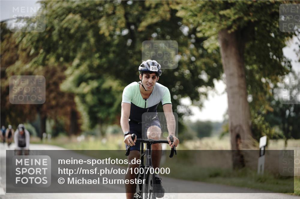 30.08.2026 - Elbe Triathlon Hamburg Michael Burmester http://msf.ph/oto/10070000 30.08.2026 09:51:21 Radfahren 570, 860, 861, 936, 977 meine-sportfotos.de