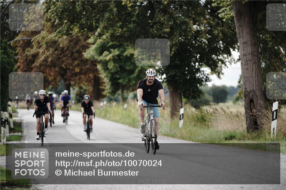 30.08.2026 - Elbe Triathlon Hamburg Michael Burmester http://msf.ph/oto/10070024 30.08.2026 09:51:37 Radfahren 431, 482, 554, 602, 683, 763, 842, 865, 905 meine-sportfotos.de