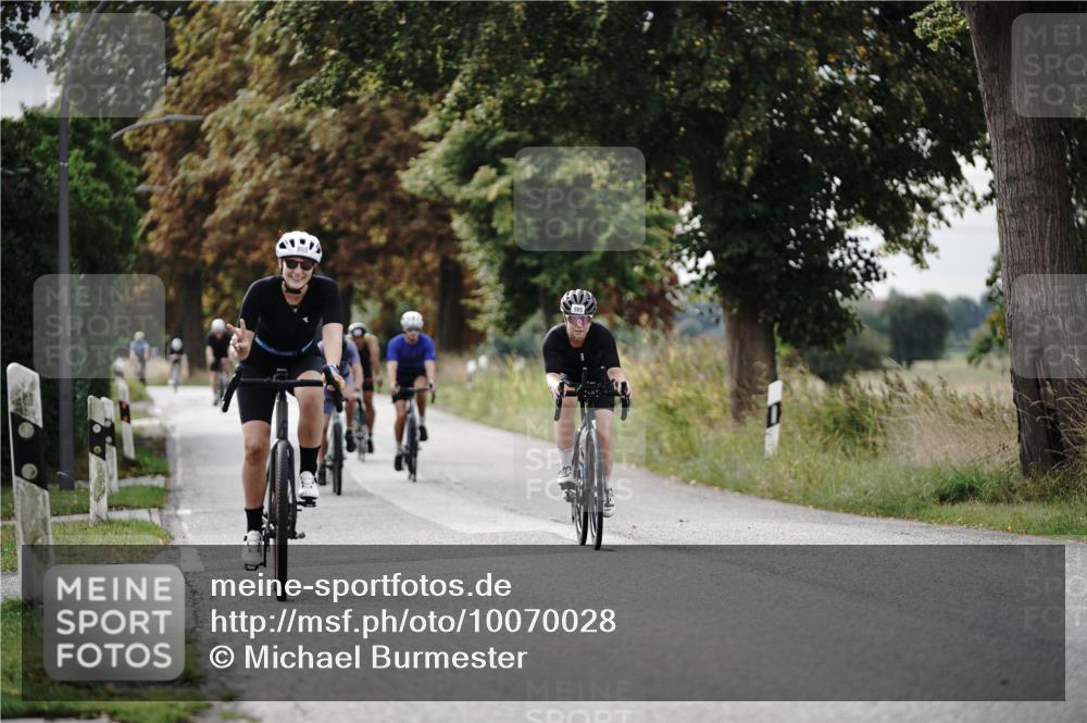 30.08.2026 - Elbe Triathlon Hamburg Michael Burmester http://msf.ph/oto/10070028 30.08.2026 09:51:39 Radfahren 431, 554, 602, 609, 683, 763, 865, 905 meine-sportfotos.de