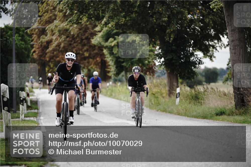 30.08.2026 - Elbe Triathlon Hamburg Michael Burmester http://msf.ph/oto/10070029 30.08.2026 09:51:39 Radfahren 431, 554, 602, 609, 683, 763, 865, 905 meine-sportfotos.de