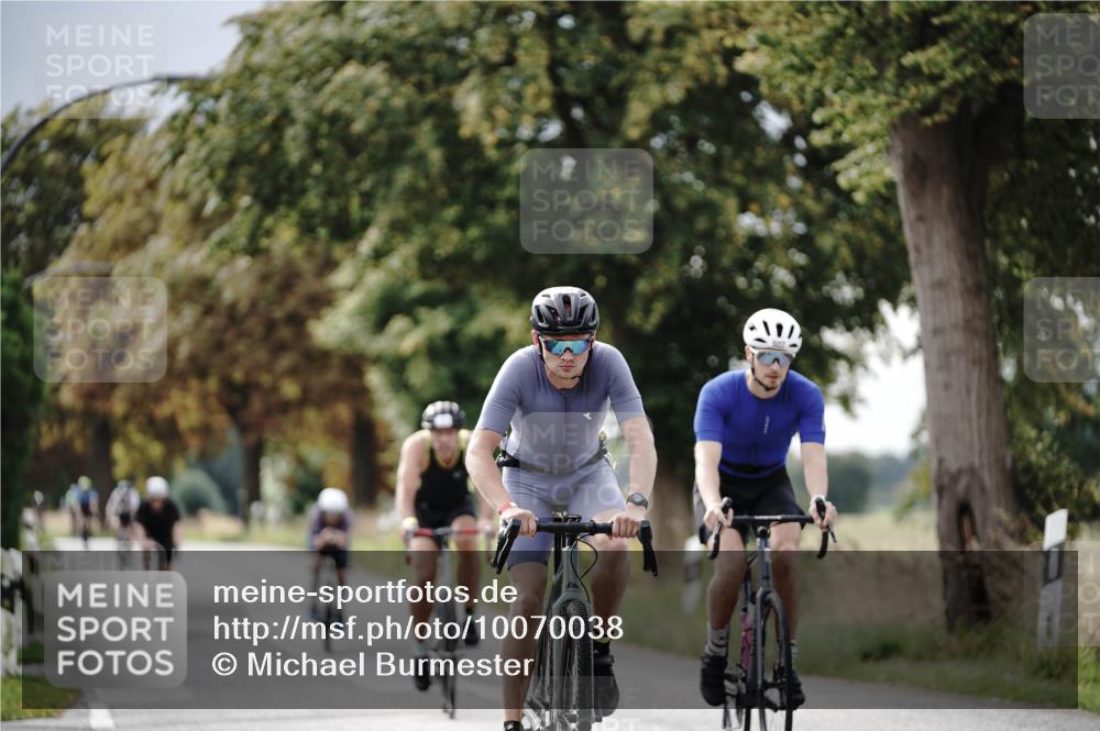 30.08.2026 - Elbe Triathlon Hamburg Michael Burmester http://msf.ph/oto/10070038 30.08.2026 09:51:42 Radfahren 554, 602, 609, 683, 763, 865, 905 meine-sportfotos.de