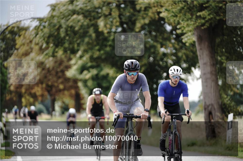 30.08.2026 - Elbe Triathlon Hamburg Michael Burmester http://msf.ph/oto/10070040 30.08.2026 09:51:42 Radfahren 554, 602, 609, 683, 763, 865, 905 meine-sportfotos.de