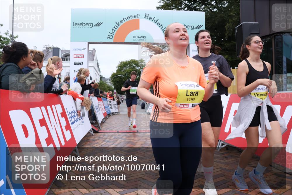30.08.2026 - Blankeneser Heldenlauf Lena Gebhardt http://msf.ph/oto/10070041 30.08.2026 10:05:43 Ziel 1055, 1190, 1301, 1773, 5838 meine-sportfotos.de