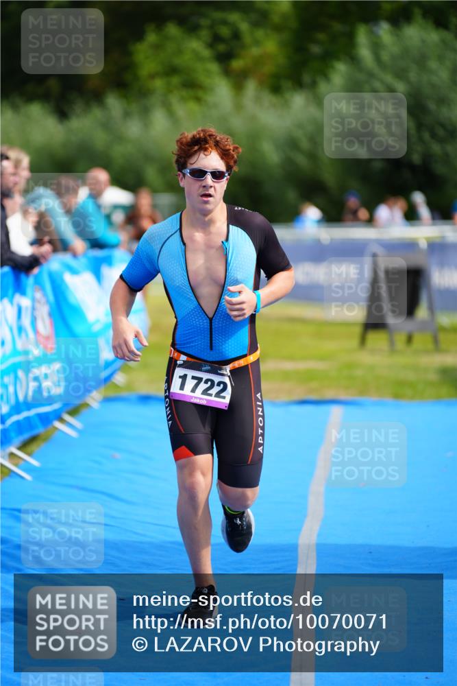 30.08.2026 - Elbe Triathlon Hamburg LAZAROV Photography http://msf.ph/oto/10070071 30.08.2026 12:46:42 Ziel 1722, 1738 meine-sportfotos.de