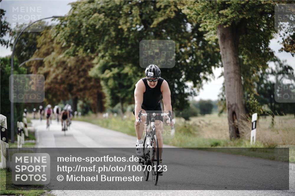 30.08.2026 - Elbe Triathlon Hamburg Michael Burmester http://msf.ph/oto/10070123 30.08.2026 09:52:19 Radfahren 512, 524, 550, 555, 716, 783, 828, 867, 871 meine-sportfotos.de