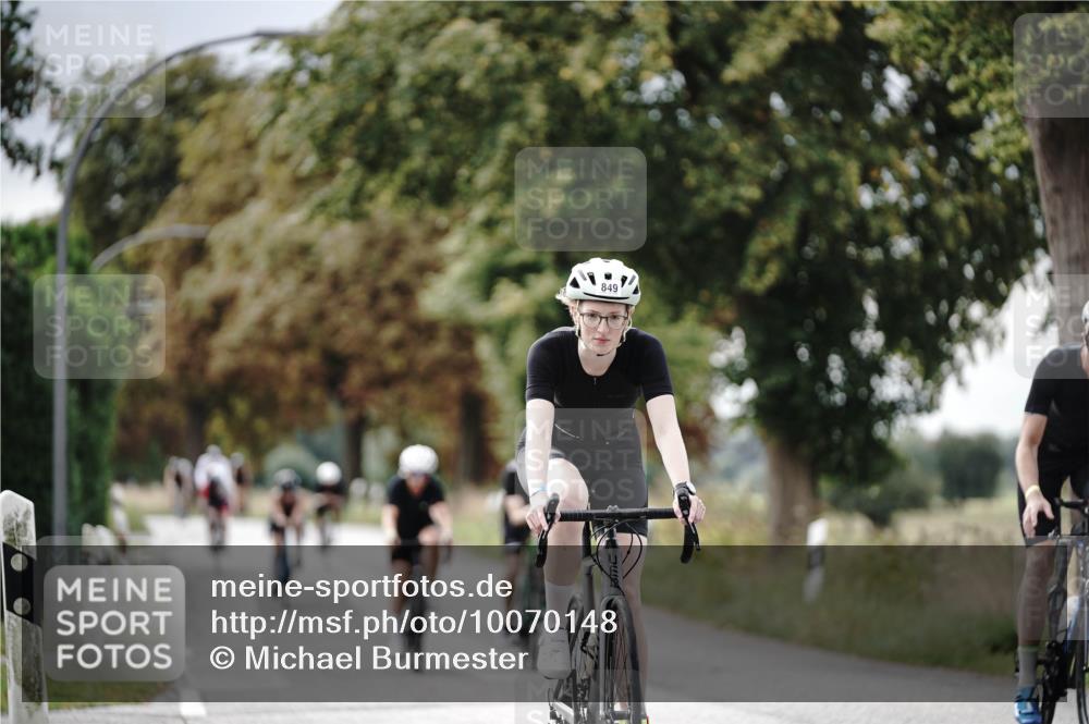 30.08.2026 - Elbe Triathlon Hamburg Michael Burmester http://msf.ph/oto/10070148 30.08.2026 09:52:31 Radfahren 389, 439, 500, 668, 714, 732, 811, 849, 889, 903 meine-sportfotos.de