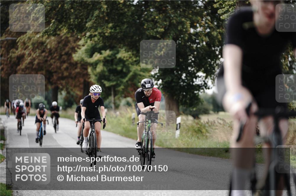 30.08.2026 - Elbe Triathlon Hamburg Michael Burmester http://msf.ph/oto/10070150 30.08.2026 09:52:32 Radfahren 389, 439, 500, 668, 714, 732, 811, 849, 889, 903 meine-sportfotos.de