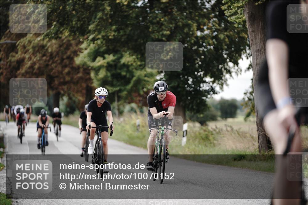 30.08.2026 - Elbe Triathlon Hamburg Michael Burmester http://msf.ph/oto/10070152 30.08.2026 09:52:32 Radfahren 389, 439, 500, 668, 714, 732, 811, 849, 889, 903 meine-sportfotos.de