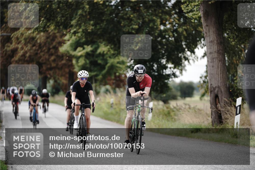 30.08.2026 - Elbe Triathlon Hamburg Michael Burmester http://msf.ph/oto/10070153 30.08.2026 09:52:32 Radfahren 389, 439, 500, 668, 714, 732, 811, 849, 889, 903 meine-sportfotos.de
