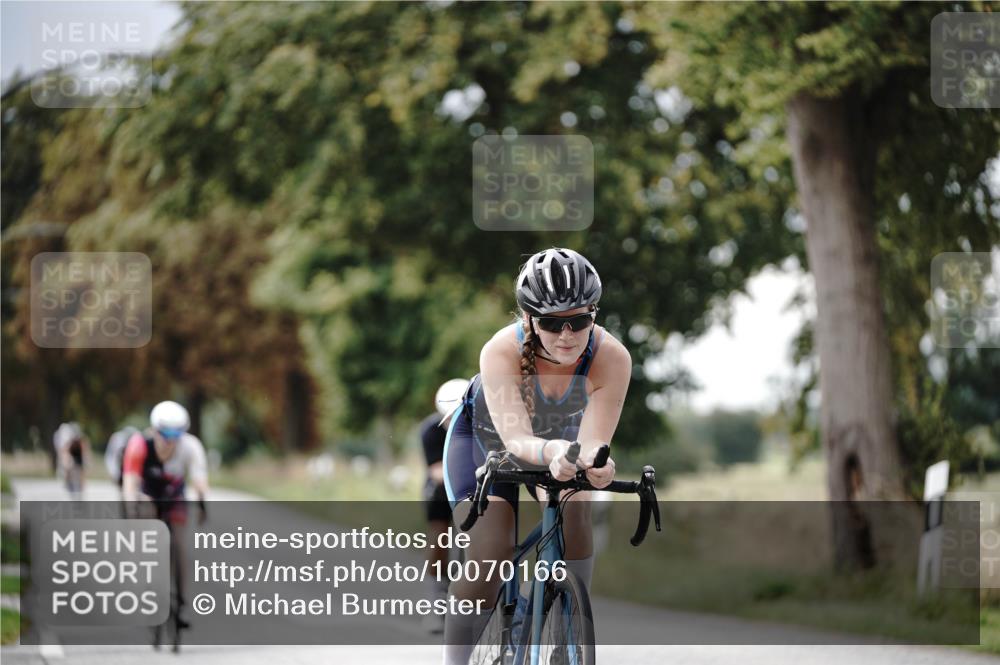30.08.2026 - Elbe Triathlon Hamburg Michael Burmester http://msf.ph/oto/10070166 30.08.2026 09:52:36 Radfahren 389, 425, 439, 739, 811, 834, 889, 903 meine-sportfotos.de