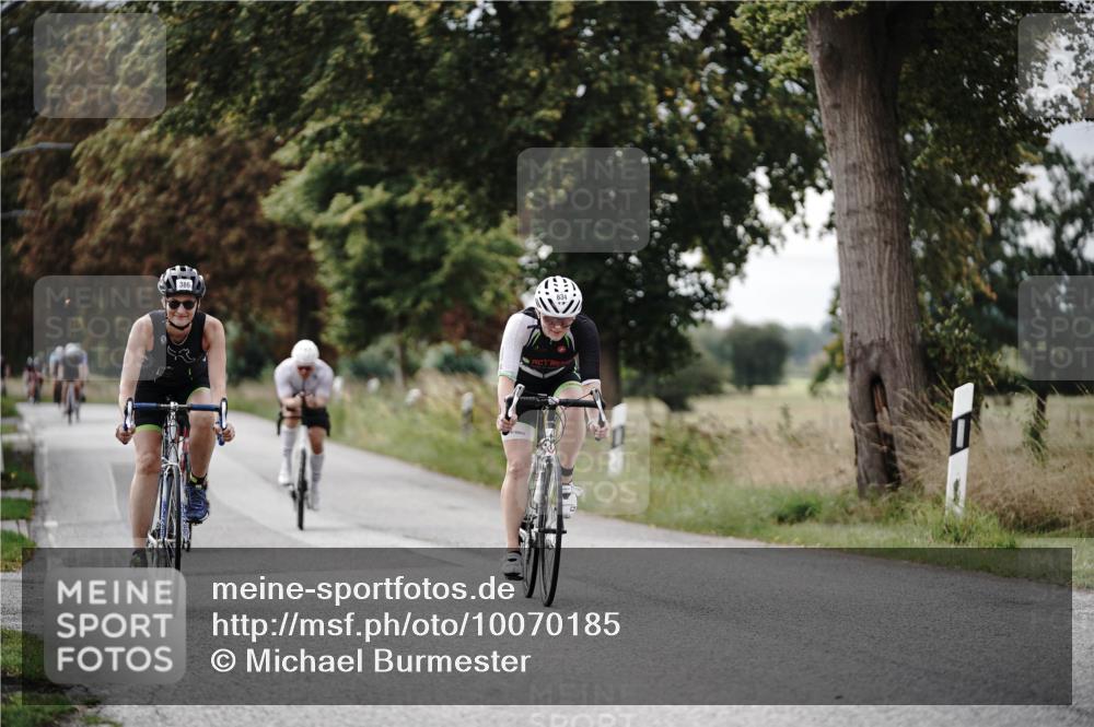 30.08.2026 - Elbe Triathlon Hamburg Michael Burmester http://msf.ph/oto/10070185 30.08.2026 09:52:43 Radfahren 386, 425, 428, 573, 739, 789, 834 meine-sportfotos.de