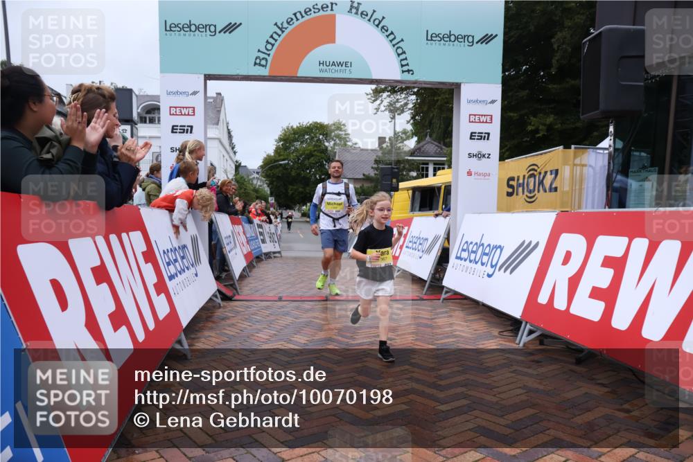 30.08.2026 - Blankeneser Heldenlauf Lena Gebhardt http://msf.ph/oto/10070198 30.08.2026 10:06:35 Ziel 1365, 1367 meine-sportfotos.de