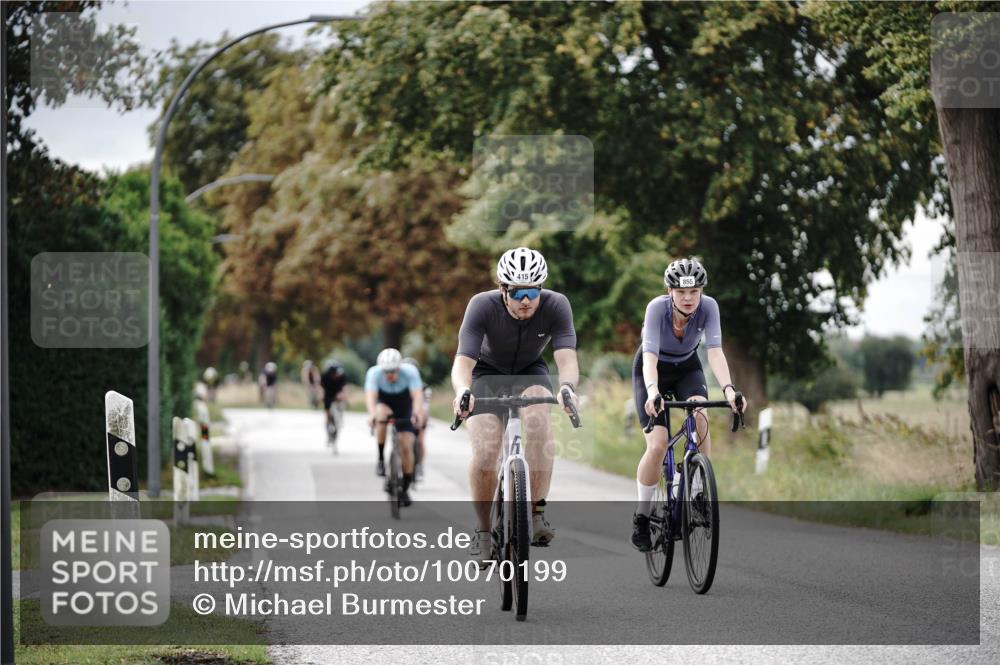 30.08.2026 - Elbe Triathlon Hamburg Michael Burmester http://msf.ph/oto/10070199 30.08.2026 09:52:52 Radfahren 415, 573, 606, 634, 663, 721, 791, 855, 908 meine-sportfotos.de