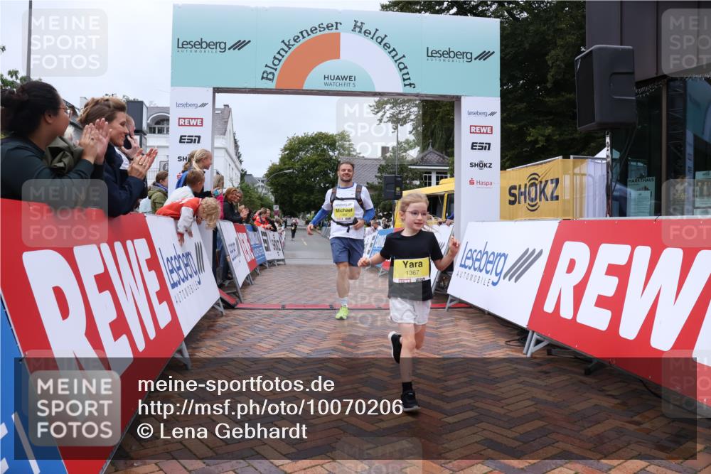 30.08.2026 - Blankeneser Heldenlauf Lena Gebhardt http://msf.ph/oto/10070206 30.08.2026 10:06:35 Ziel 1365, 1367 meine-sportfotos.de