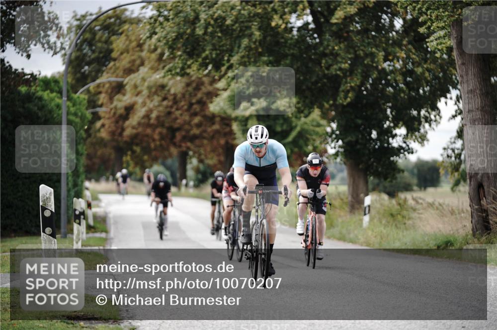 30.08.2026 - Elbe Triathlon Hamburg Michael Burmester http://msf.ph/oto/10070207 30.08.2026 09:52:54 Radfahren 415, 606, 634, 663, 721, 791, 855, 908 meine-sportfotos.de