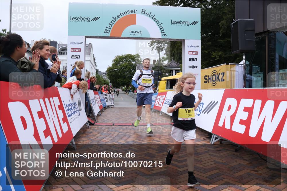 30.08.2026 - Blankeneser Heldenlauf Lena Gebhardt http://msf.ph/oto/10070215 30.08.2026 10:06:35 Ziel 1365, 1367 meine-sportfotos.de