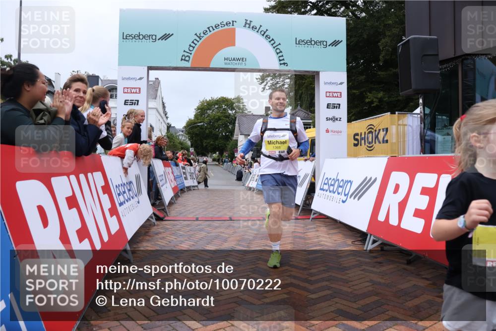 30.08.2026 - Blankeneser Heldenlauf Lena Gebhardt http://msf.ph/oto/10070222 30.08.2026 10:06:36 Ziel 1365, 1367 meine-sportfotos.de