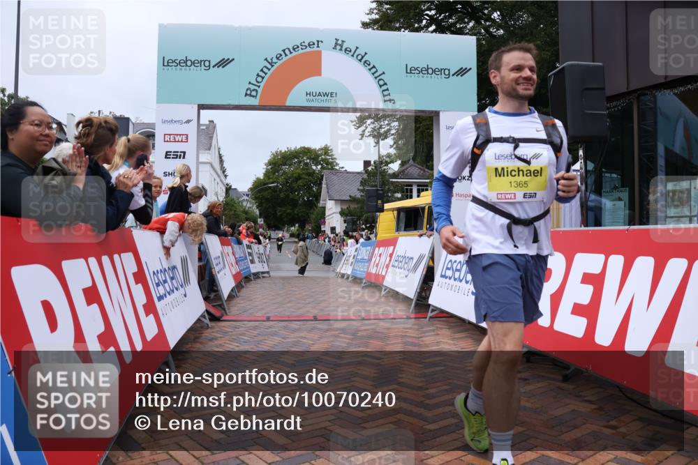 30.08.2026 - Blankeneser Heldenlauf Lena Gebhardt http://msf.ph/oto/10070240 30.08.2026 10:06:36 Ziel 1365, 1367 meine-sportfotos.de