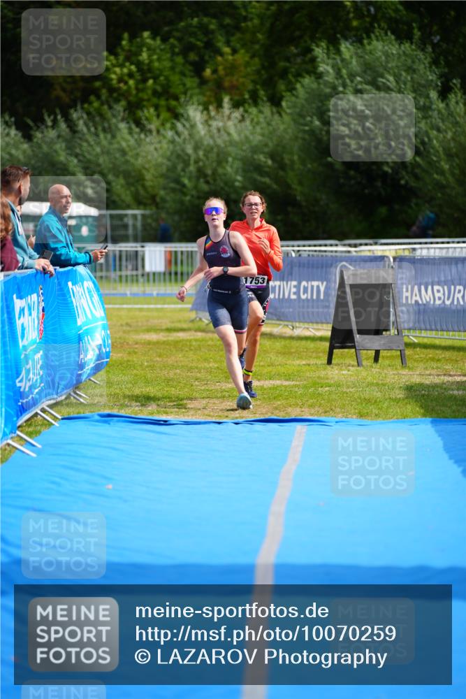 30.08.2026 - Elbe Triathlon Hamburg LAZAROV Photography http://msf.ph/oto/10070259 30.08.2026 12:49:02 Ziel 1753, 1756 meine-sportfotos.de