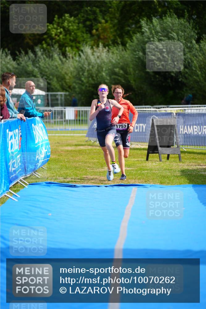 30.08.2026 - Elbe Triathlon Hamburg LAZAROV Photography http://msf.ph/oto/10070262 30.08.2026 12:49:02 Ziel 1753, 1756 meine-sportfotos.de