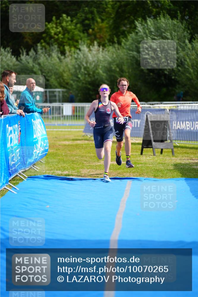 30.08.2026 - Elbe Triathlon Hamburg LAZAROV Photography http://msf.ph/oto/10070265 30.08.2026 12:49:03 Ziel 1753, 1756 meine-sportfotos.de