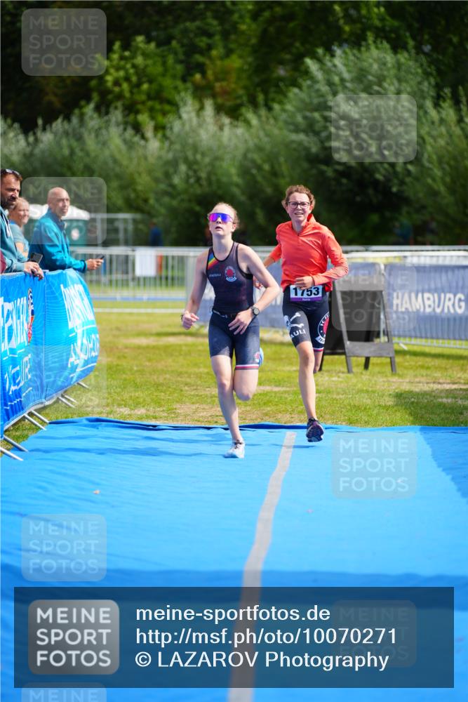 30.08.2026 - Elbe Triathlon Hamburg LAZAROV Photography http://msf.ph/oto/10070271 30.08.2026 12:49:03 Ziel 1753, 1756 meine-sportfotos.de