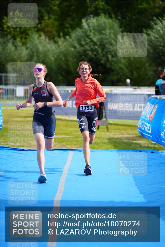 30.08.2026 - Elbe Triathlon Hamburg LAZAROV Photography http://msf.ph/oto/10070274 30.08.2026 12:49:04 Ziel 1753, 1756 meine-sportfotos.de