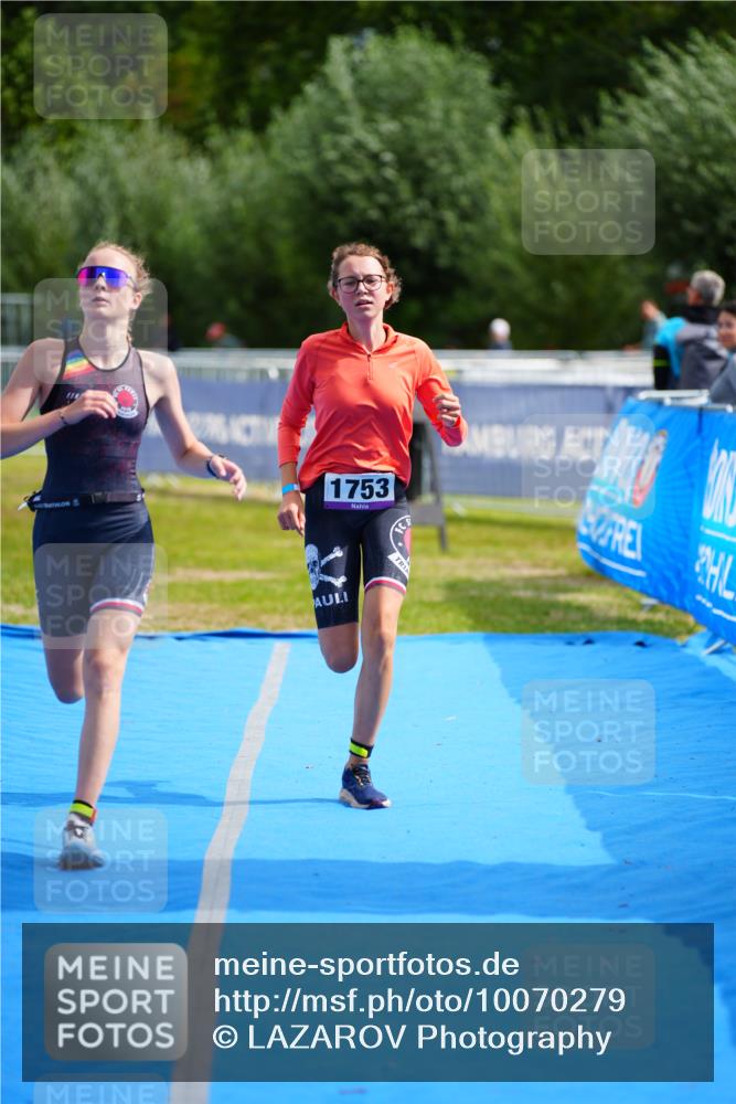 30.08.2026 - Elbe Triathlon Hamburg LAZAROV Photography http://msf.ph/oto/10070279 30.08.2026 12:49:04 Ziel 1753, 1756 meine-sportfotos.de