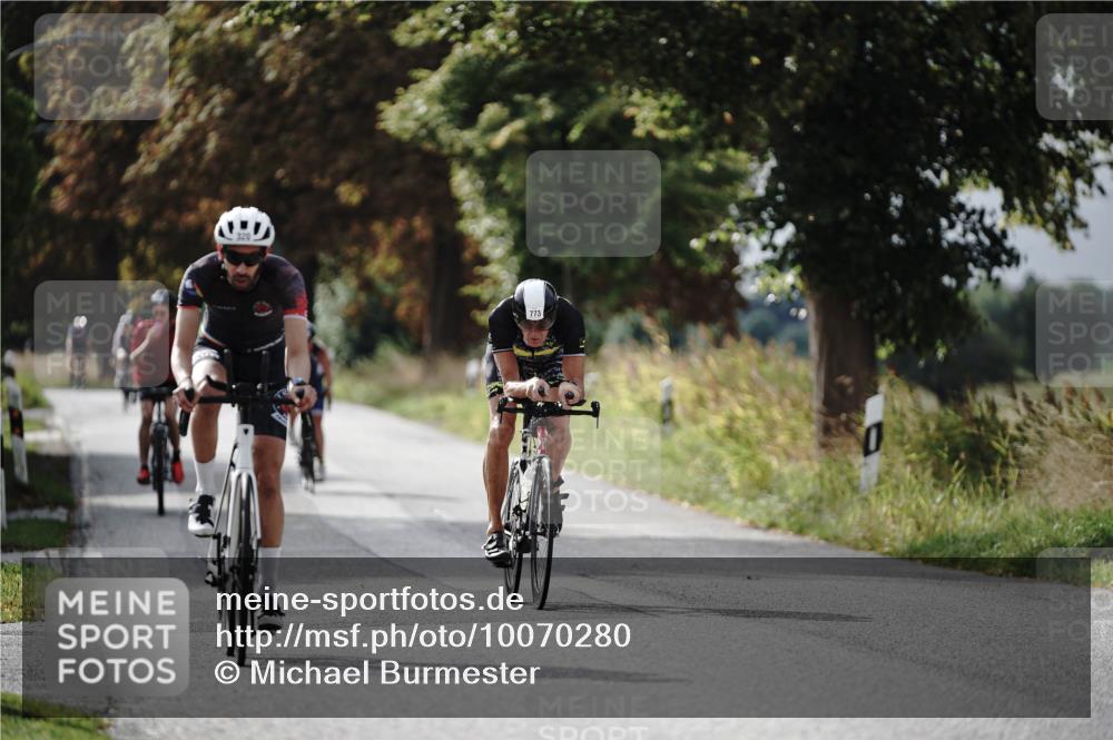 30.08.2026 - Elbe Triathlon Hamburg Michael Burmester http://msf.ph/oto/10070280 30.08.2026 09:53:39 Radfahren 320, 435, 516, 575, 773, 965, 1897 meine-sportfotos.de