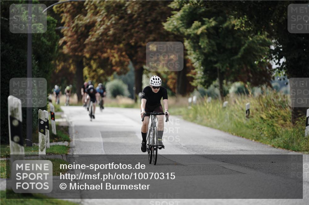30.08.2026 - Elbe Triathlon Hamburg Michael Burmester http://msf.ph/oto/10070315 30.08.2026 09:54:03 Radfahren 693, 813 meine-sportfotos.de
