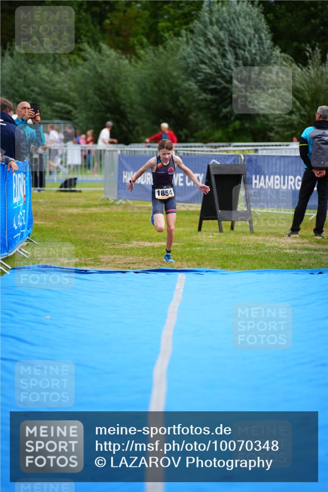 30.08.2026 - Elbe Triathlon Hamburg LAZAROV Photography http://msf.ph/oto/10070348 30.08.2026 12:52:11 Ziel 1854 meine-sportfotos.de