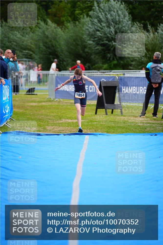 30.08.2026 - Elbe Triathlon Hamburg LAZAROV Photography http://msf.ph/oto/10070352 30.08.2026 12:52:11 Ziel 1854 meine-sportfotos.de