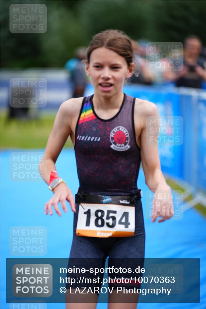 30.08.2026 - Elbe Triathlon Hamburg LAZAROV Photography http://msf.ph/oto/10070363 30.08.2026 12:52:15 Ziel 1854 meine-sportfotos.de
