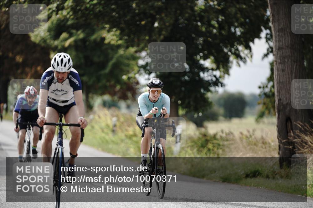 30.08.2026 - Elbe Triathlon Hamburg Michael Burmester http://msf.ph/oto/10070371 30.08.2026 09:54:44 Radfahren 400, 541, 583, 648, 711, 911, 960 meine-sportfotos.de