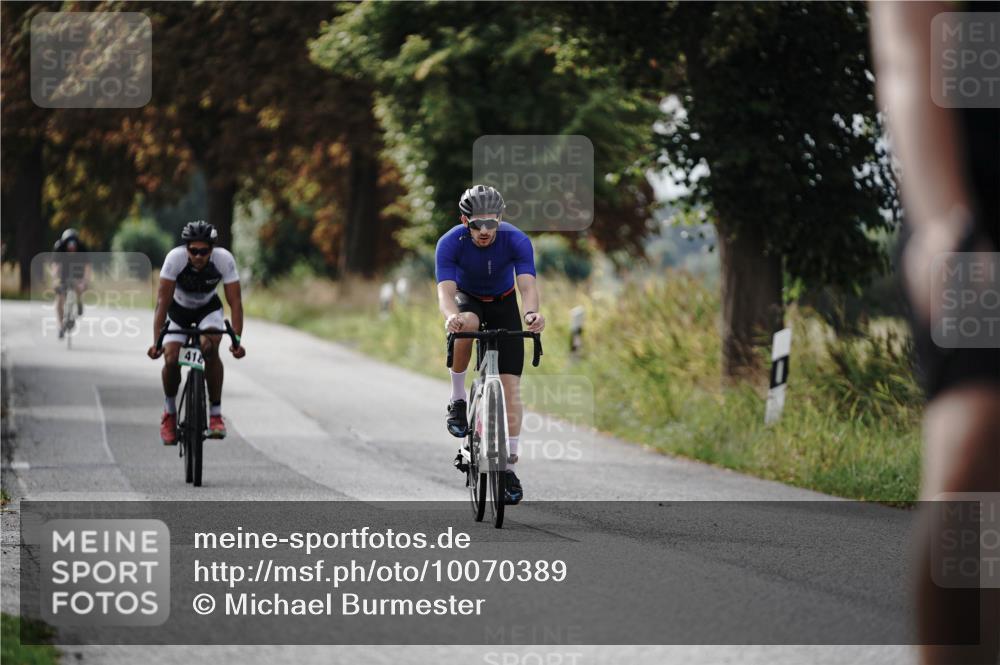 30.08.2026 - Elbe Triathlon Hamburg Michael Burmester http://msf.ph/oto/10070389 30.08.2026 09:54:50 Radfahren 400, 418, 541, 583, 729 meine-sportfotos.de